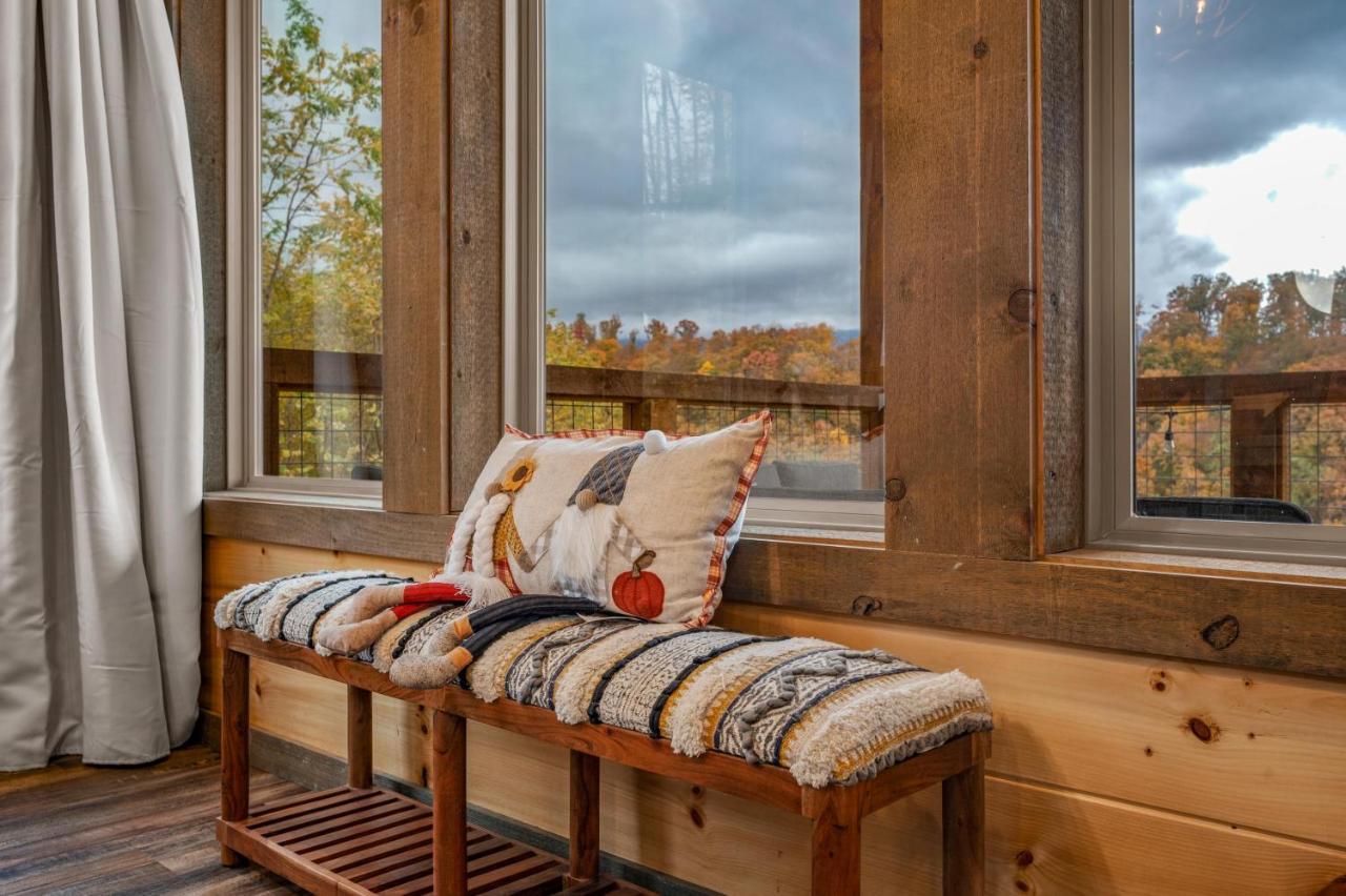 The Overlook - '21 Cabin - Gorgeous Unobstructed Views - Fire Pit Table - Gamerm - Hottub - Xbox - Lots Of Bears Gatlinburg Eksteriør billede