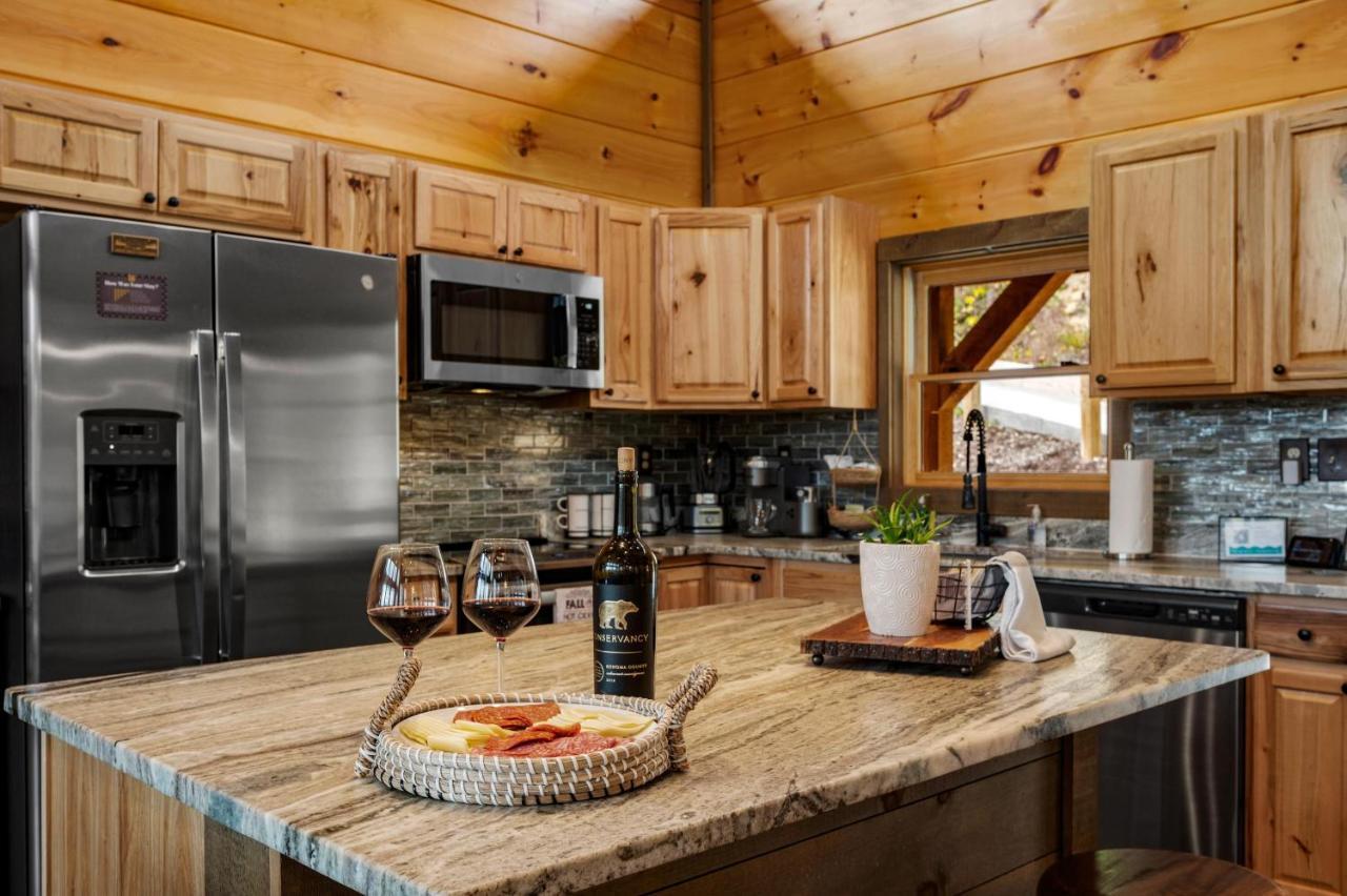The Overlook - '21 Cabin - Gorgeous Unobstructed Views - Fire Pit Table - Gamerm - Hottub - Xbox - Lots Of Bears Gatlinburg Eksteriør billede