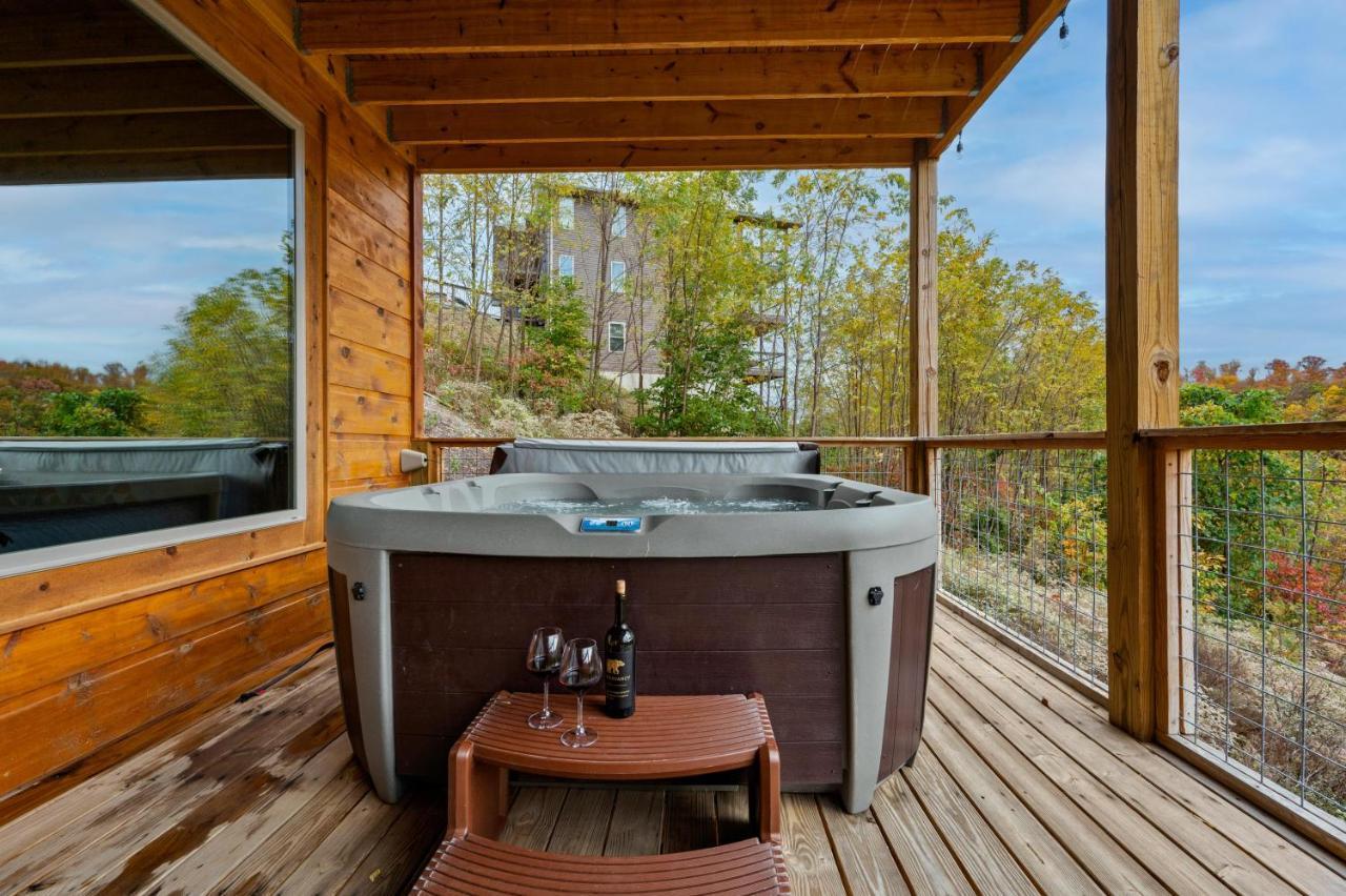 The Overlook - '21 Cabin - Gorgeous Unobstructed Views - Fire Pit Table - Gamerm - Hottub - Xbox - Lots Of Bears Gatlinburg Eksteriør billede