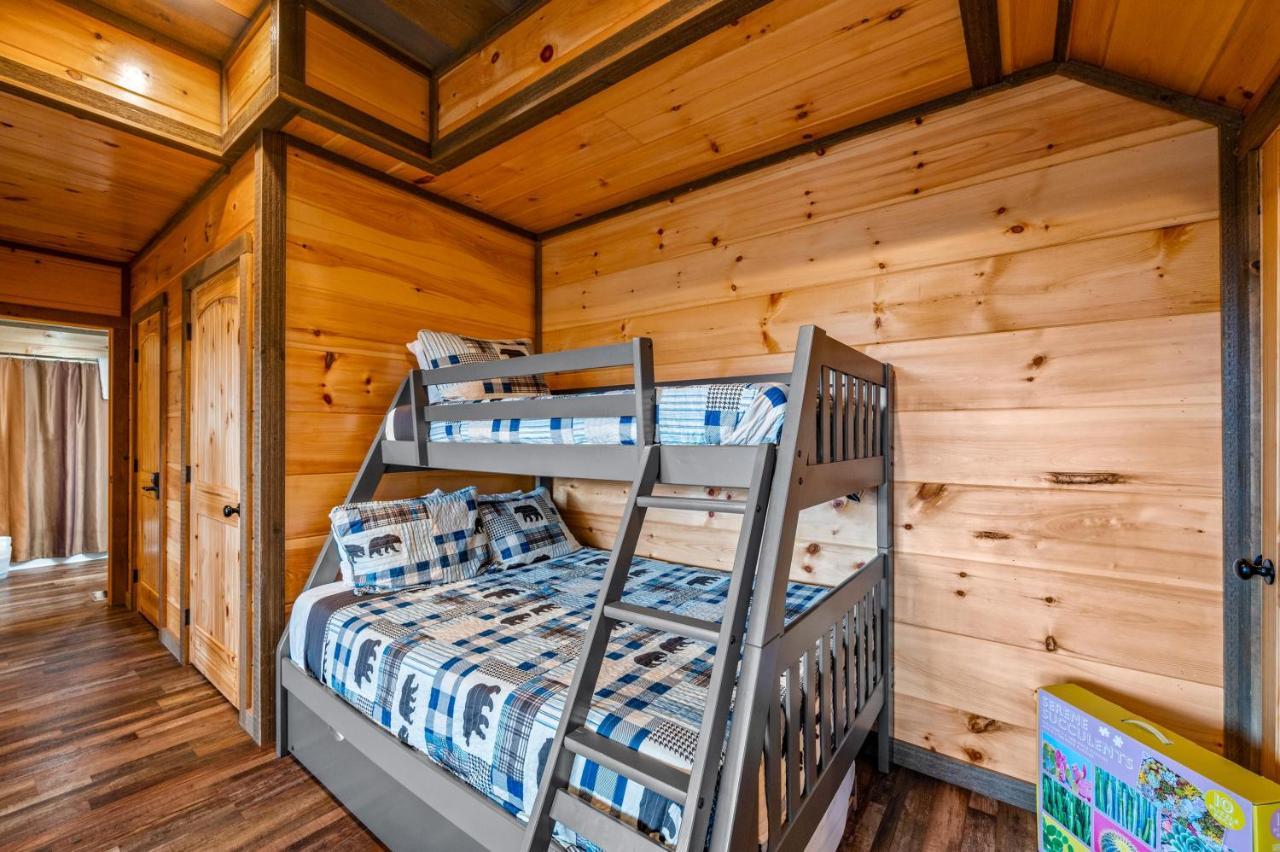 The Overlook - '21 Cabin - Gorgeous Unobstructed Views - Fire Pit Table - Gamerm - Hottub - Xbox - Lots Of Bears Gatlinburg Eksteriør billede