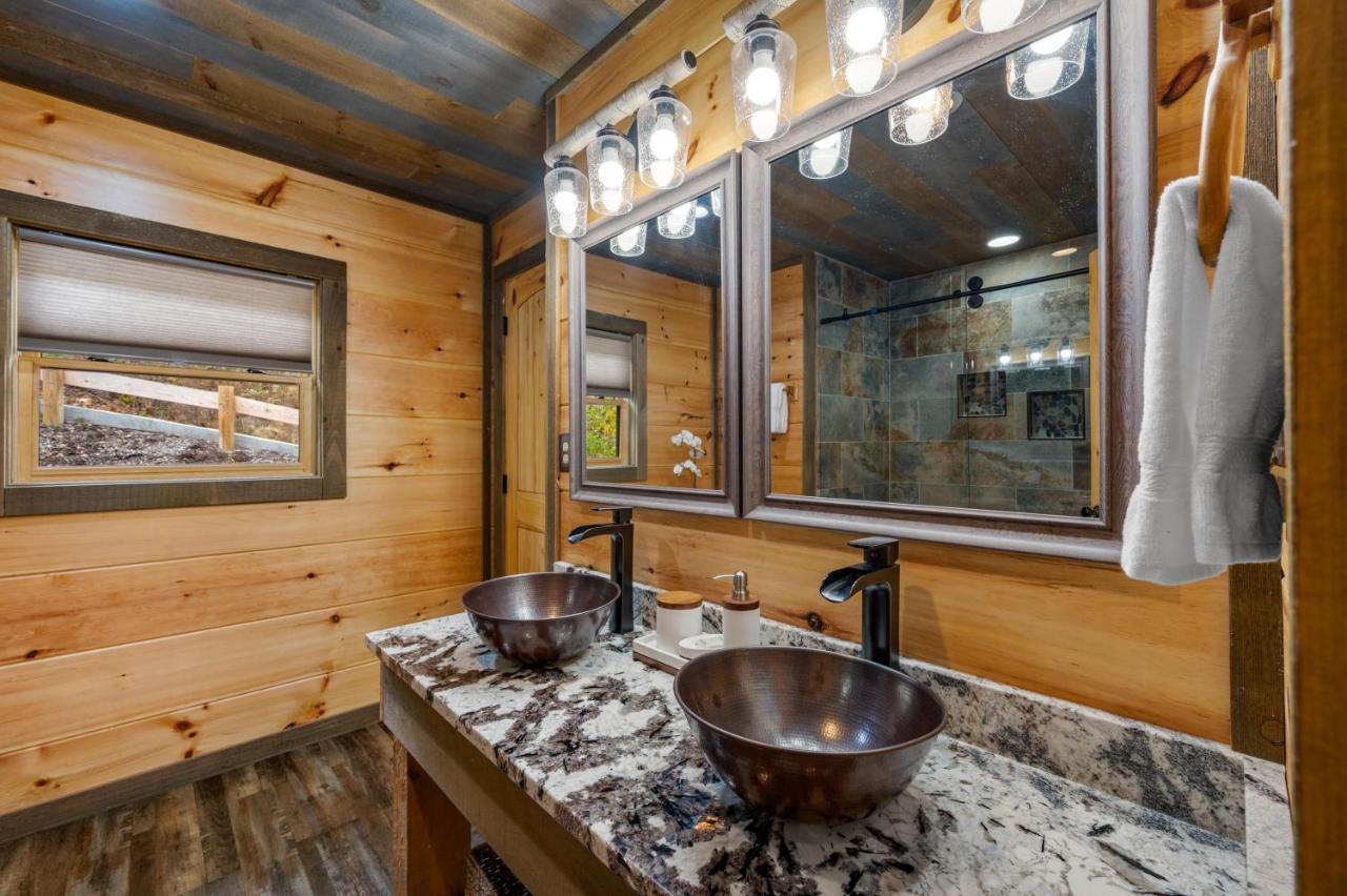 The Overlook - '21 Cabin - Gorgeous Unobstructed Views - Fire Pit Table - Gamerm - Hottub - Xbox - Lots Of Bears Gatlinburg Eksteriør billede