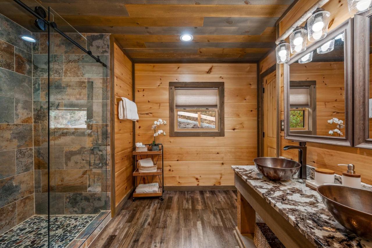 The Overlook - '21 Cabin - Gorgeous Unobstructed Views - Fire Pit Table - Gamerm - Hottub - Xbox - Lots Of Bears Gatlinburg Eksteriør billede